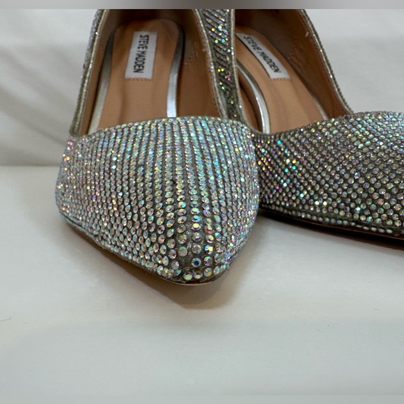 Steve Madden “Altisha” Nude Crystal Pointed-Toe Pumps w Silver Heels Sz 8.5 - Picture 3 of 10